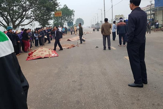 Vĩnh Phúc: Xe khách tông vào đoàn người trên đường, 7 người tử vong