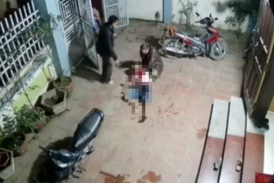 Mâu thuẫn tiền bạc, nam thanh niên bị đâm gục trước nhà
