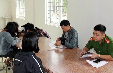 Phạt đuổi học đối với nhóm nữ sinh có hành vi bắt bạn quỳ và tát vào mặt