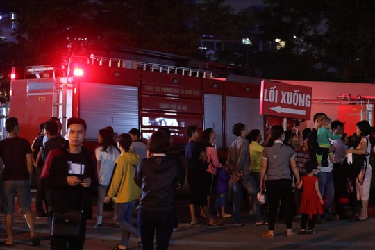 Ảnh: Cháy ở Bệnh viện Nhi Trung ương, bệnh nhân hoảng loạn tháo chạy