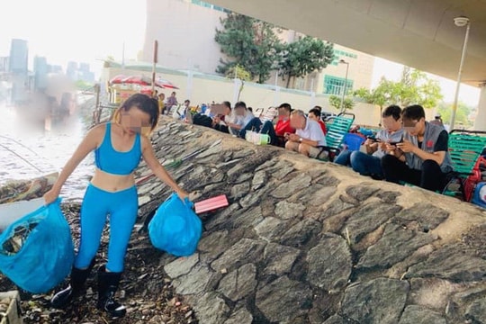 Cô gái gây tranh cãi khi chia sẻ câu chuyện một mình dọn rác dưới chân cầu