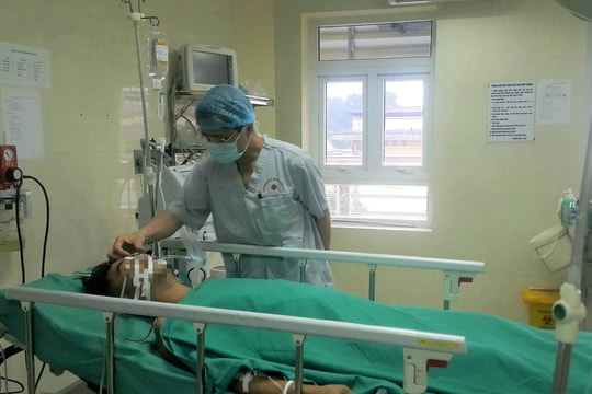 Cứu sống nam thanh niên bị thanh sắt lớn dài 2m đâm xuyên ngực trái