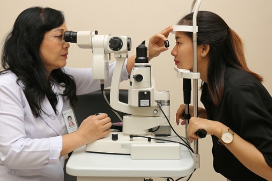 Cẩn trọng các bệnh về mắt khi miền Bắc giao mùa