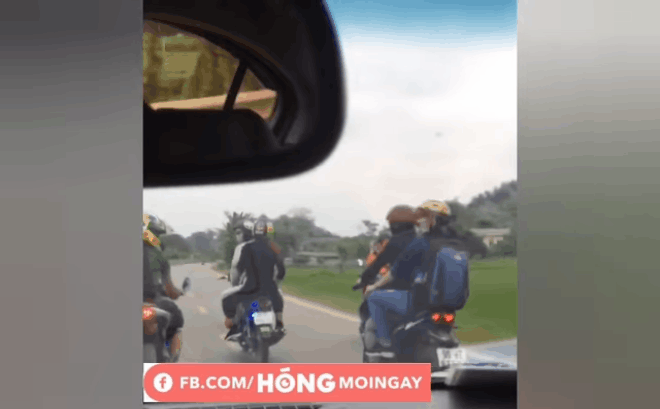 Nhóm bạn trẻ cười đùa, dàn hàng ngang không cho ô tô vượt suốt 30 km đường dốc gây bức xúc