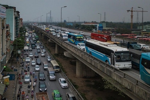 Ảnh: Giao thông ùn ứ cục bộ tại các cửa ngõ Thủ đô sau nghỉ lễ