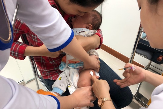 Nhu cầu tiêm chủng vắc-xin "6 trong 1" tăng vọt khoảng 30%