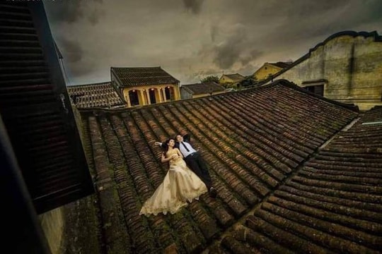 Dân Hội An bức xúc vì bạn trẻ chụp hình "sống ảo" trên mái nhà cổ