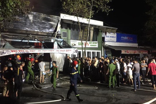 Cháy cửa hàng xe đạp điện lúc rạng sáng, 3 người trong một gia đình tử vong