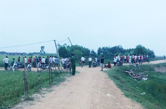Hà Tĩnh: Đi cắt cỏ, một người phụ nữ bị điện giật tử vong