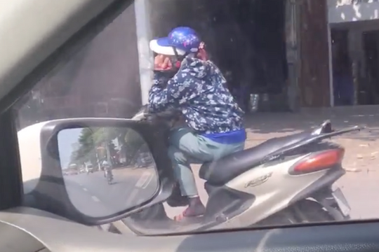 Clip "chị ninja" bình thản ngồi vắt chéo chân lái xe máy gây sốt MXH