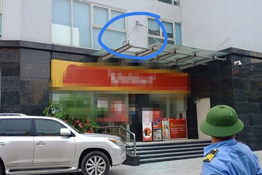 Hà Nội: Bé trai 4 tuổi nguy kịch vì rơi từ tầng 11 chung cư xuống đất