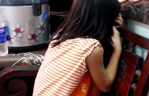 Bé gái 3 tuổi bị cụ ông 70 tuổi xâm hại