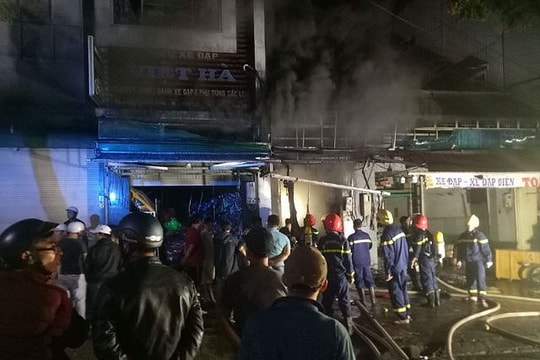 Cửa hàng xe đạp điện cháy rụi, thiệt hại tiền tỷ