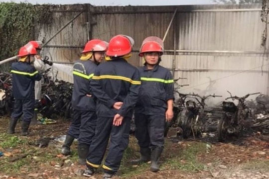 Hà Nội: Hỏa hoạn tại bãi giữ xe vi phạm giao thông, 30 xe máy bị thiêu rụi