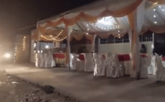 Clip: Ô tô lao như tên bắn, ủi bay rạp cưới, khách khứa bỏ chạy tán loạn