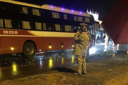 Va chạm với xe giường nằm, thiếu tá quân đội tử vong