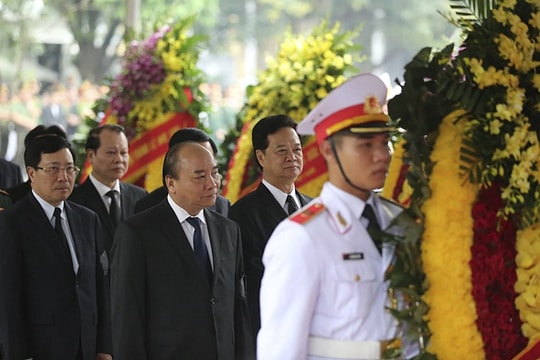 Ảnh: Lãnh đạo Đảng, Nhà nước đến viếng nguyên Chủ tịch nước Lê Đức Anh