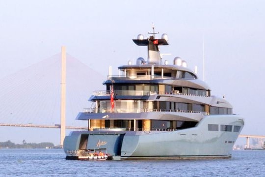 Cận cảnh siêu du thuyền triệu đô của tỷ phú người Anh xuất hiện ở Cần Thơ