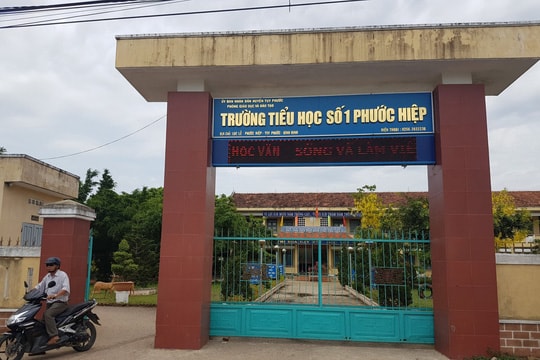 Nhặt được túi chứa vàng, 2 học sinh tiểu học có hành động bất ngờ