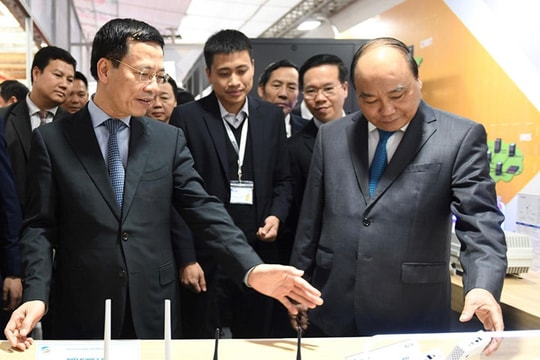 Thủ tướng dự Diễn đàn quốc gia phát triển doanh nghiệp công nghệ Việt Nam