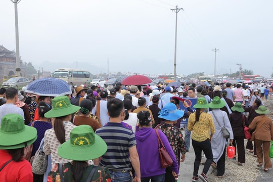 Ảnh: Biển người đổ về chùa Tam Chúc mừng đại lễ Phật đản Vesak 2019