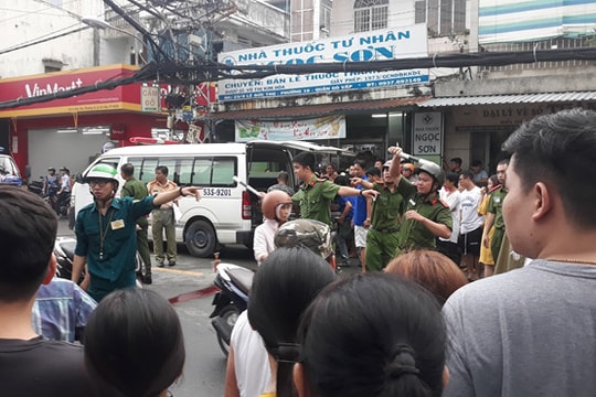 Đi báo tin người thân mất, cô gái 16 tuổi bị xe tải cán tử vong