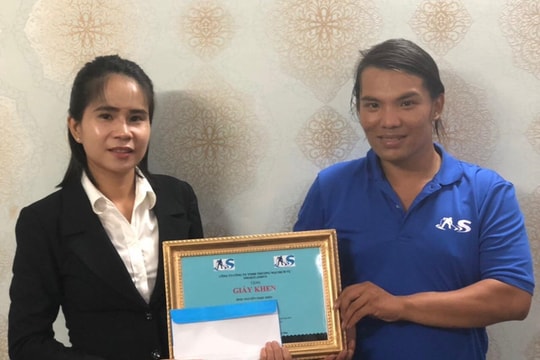 Nam công nhân trả 7.400 USD cho khách Tây từ chối cơ hội việc làm mới