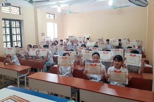 42/43 em trong lớp có giấy khen học sinh giỏi: Báo động bệnh thành tích trong giáo dục