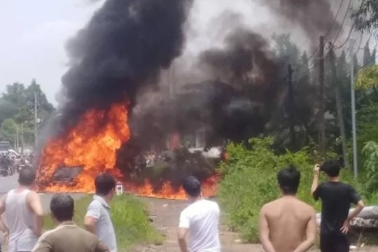 Ô tô bốc cháy khi đang lưu thông, 1 người mắc kẹt tử vong