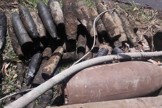 Cưa đầu đạn bị phát nổ, hai vợ chồng thương vong