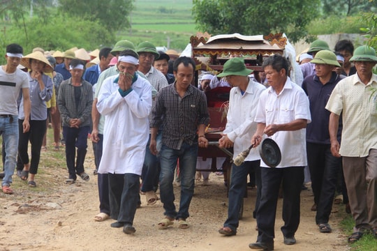 Vụ 5 học sinh đuối nước ở Nghệ An: Tang thương bao trùm làng quê nghèo