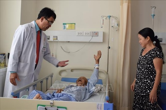 Cứu sống bệnh nhân cao tuổi bị xuất huyết não, liệt nửa người