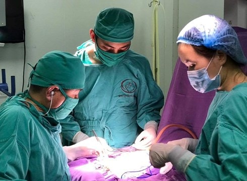 Phẫu thuật thành công cho bé gái 2 ngày tuổi bị tắc ruột non bẩm sinh