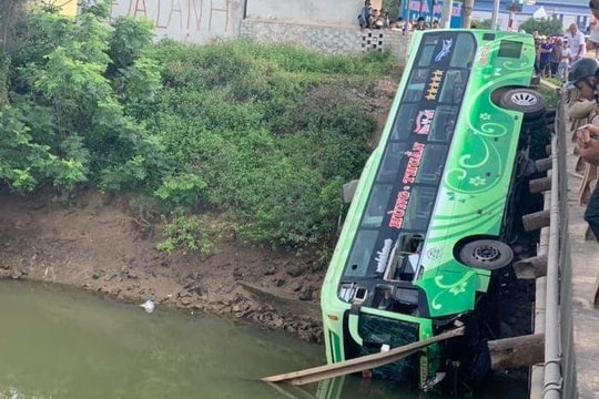Xác định nguyên nhân xe khách lao xuống sông ở Thanh Hóa khiến nhiều người thương vong
