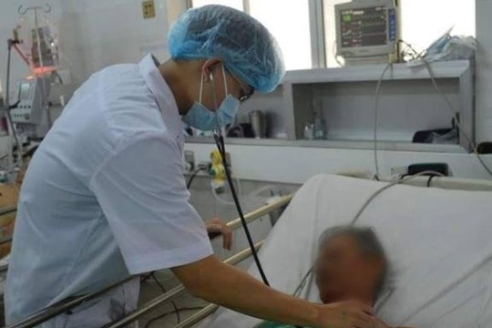 Nam bệnh nhân 63 tuổi suýt mất mạng vì ăn cá nóc