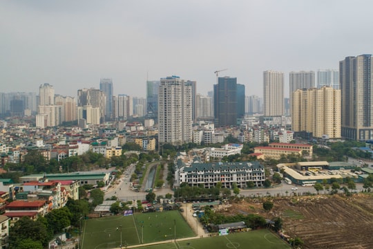 Ảnh: Cao ốc mọc như nấm sau mưa "bóp ngạt" thành phố Hà Nội