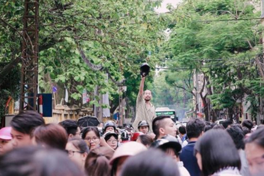 Bức ảnh "con ơi, bố ở đây" gây xúc động cư dân mạng