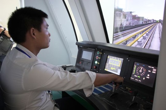 Ảnh: Học viên lái tàu Cát Linh - Hà Đông qua mô hình để tập xử lý sự cố