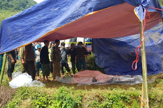 Đưa thi thể người đàn ông mắc kẹt trong hang đá ở Lào Cai ra ngoài, sau 9 ngày tìm kiếm