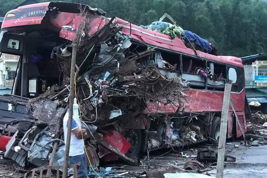 Thông tin mới nhất về vụ tai nạn kinh hoàng khiến 41 người thương vong ở Hòa Bình