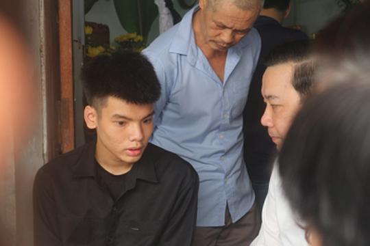 Con trai nữ lao công bị đâm tử nạn đỗ trường Lương Thế Vinh với số điểm cao