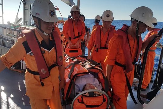 Cứu kịp thời huyền viên bị tai biến mạch máu não nguy kịch trên vùng biển Quảng Ngãi