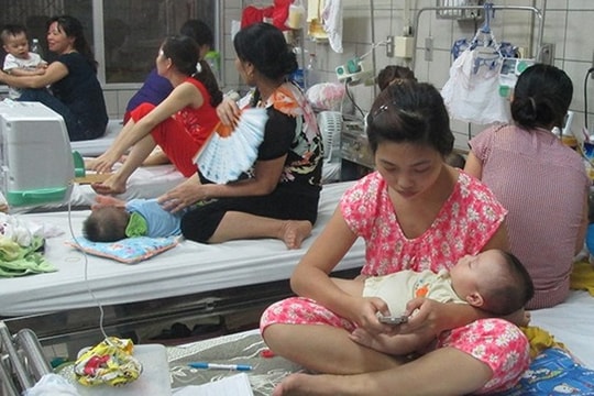 Nắng nóng đỉnh điểm khiến nhiều người nhập viện vì bỏng da, sốc nhiệt