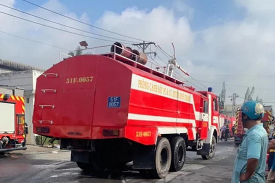 Cháy công ty sản xuất vỏ cơm hộp, thiệt hại gần 30 tỷ