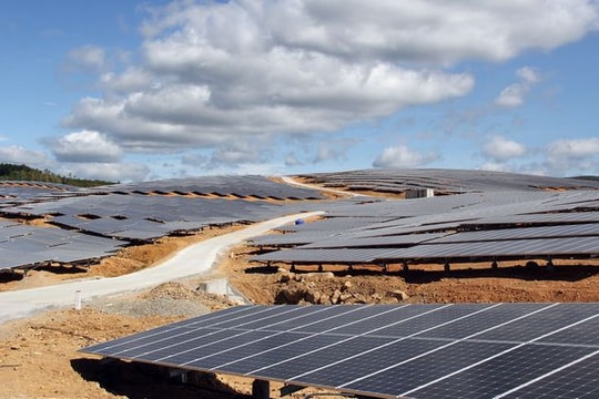 Đưa 3 Nhà máy Điện Mặt trời công suất lớn vào hoạt động