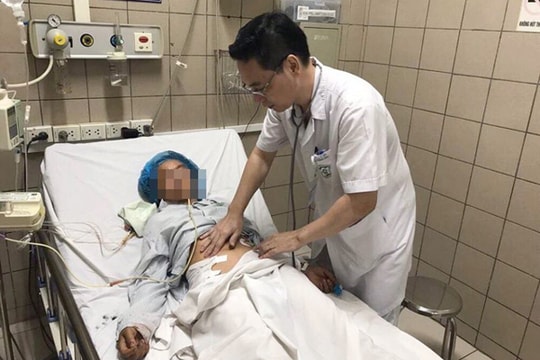 Ăn nấm xào, bố tử vong, 2 mẹ con nguy kịch