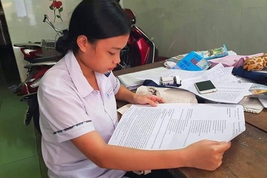 Thí sinh duy nhất được phát đề thi in trên khổ giấy A3 hy vọng đỗ ĐH Huế