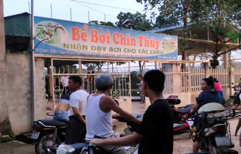 Nam sinh lớp 11 bất ngờ tử vong khi đi tắm ở bể bơi