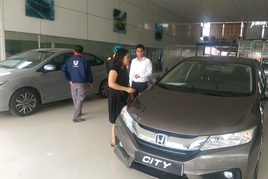 Các hãng ô tô tiếp tục giảm giá đẩy hàng trước tháng 7 âm lịch