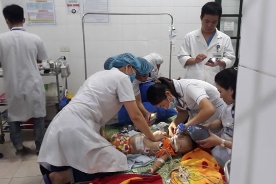 Bé trai 22 tháng tuổi bị chó nhà hàng xóm cắn tử vong